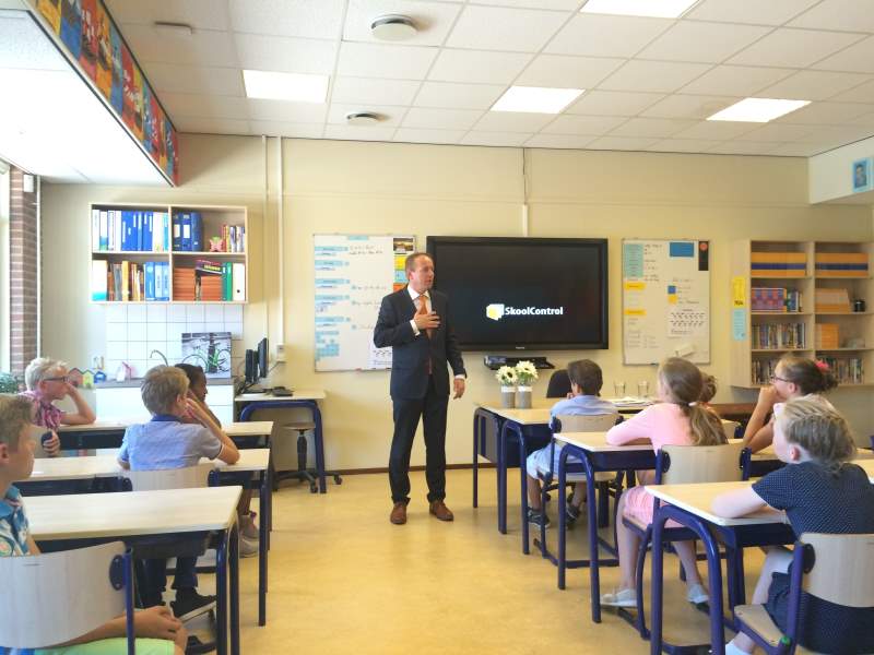 Van der Staaij bezoekt groep 7a van ds. Koelmanschool