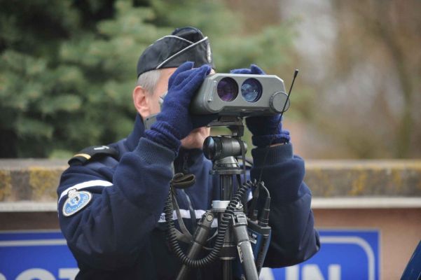 controle-de-vitesse-par-la-gendarmerie-illustration.jpg