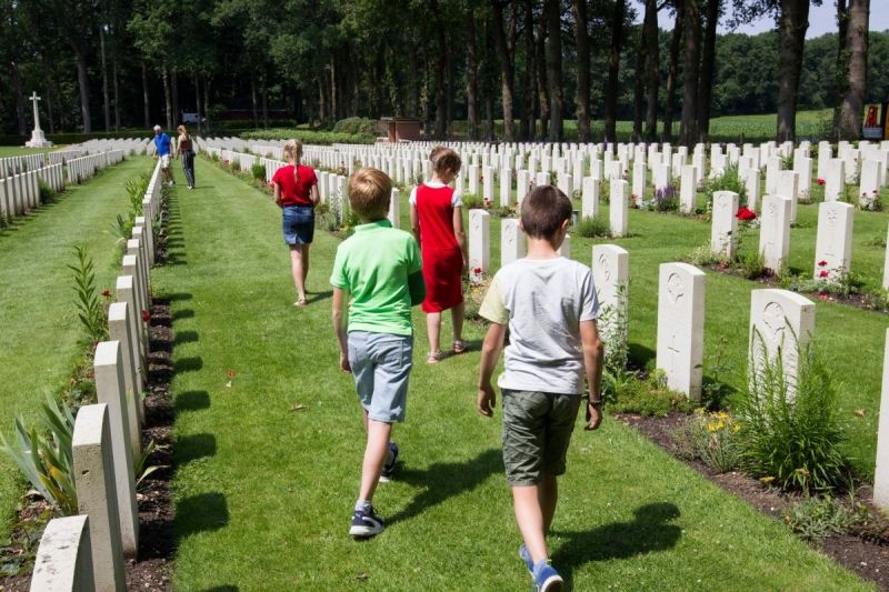 Hard vechten om de brug bij Arnhem